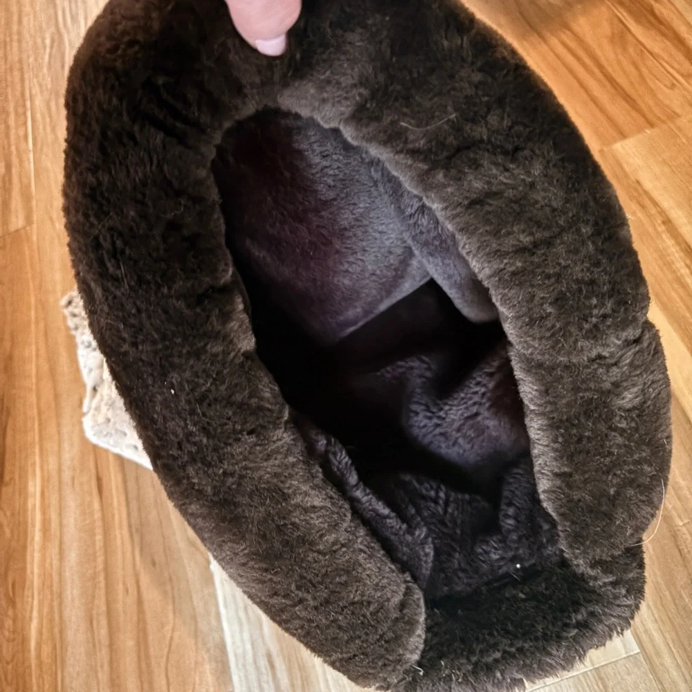 🎉Host Pick🎉 Plush Faux Fur Pet Hideaway Bed/Tunnel - Leopard Print